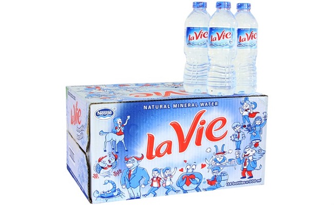 1 thùng nước suối Lavie bao nhiêu tiền?