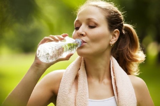 Sử dụng nước uống khi tập thể dục như thế nào?