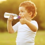 Cung cấp nước uống cho trẻ nhỏ như thế nào là đúng cách?