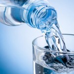 Uống nước để lâu ngày có hại cho sức khỏe không?