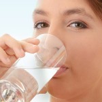 Làm sao để loại bỏ thói quen lười uống nước?